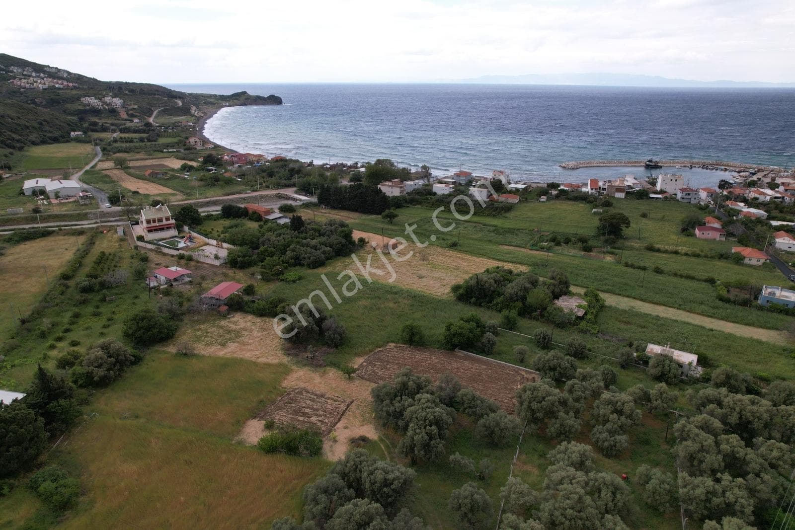 Pasifik'ten Karaburun Tepebozda 849 M² Arazi