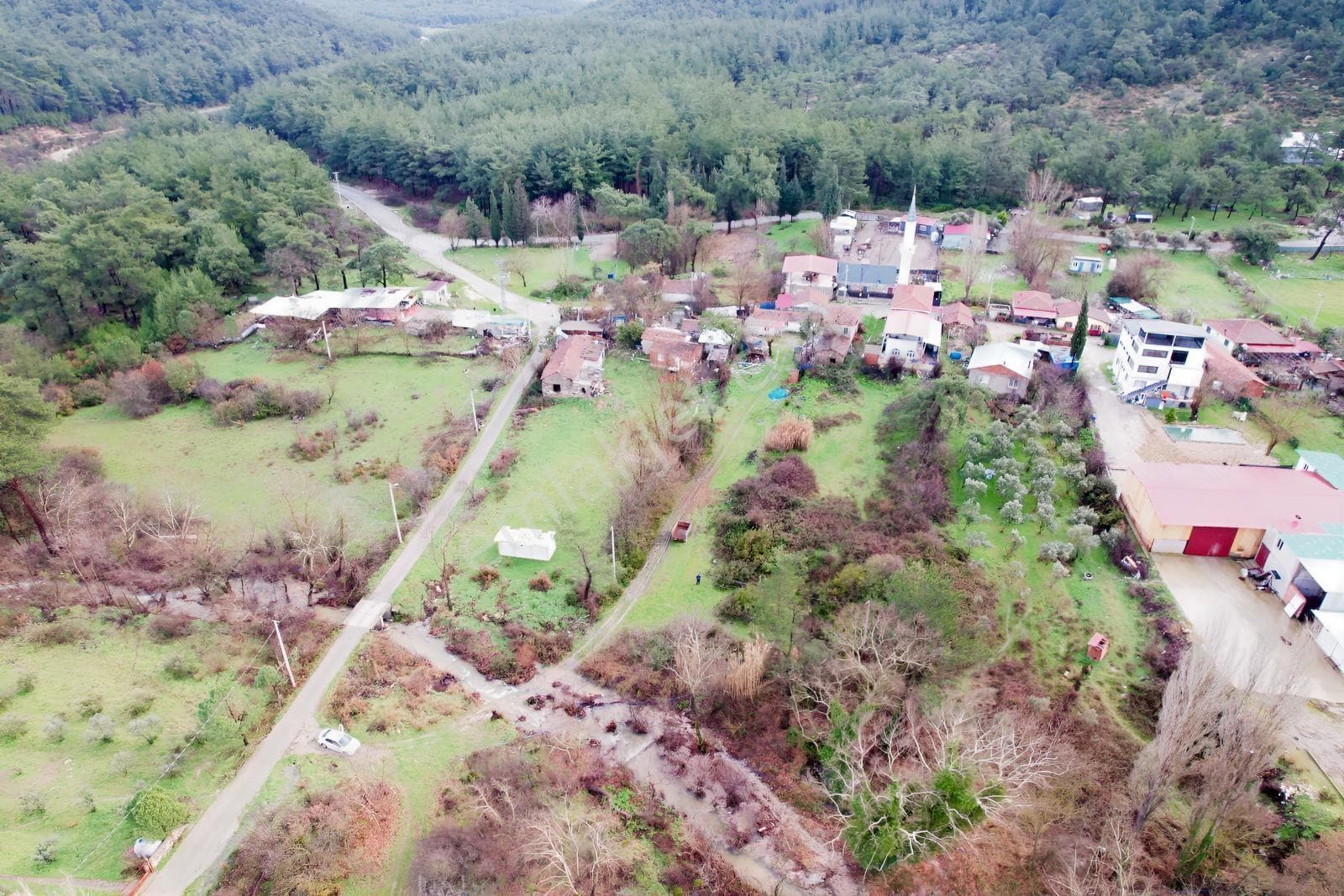 Pasifikten Menderes Deliömerde Köy İçi İmarlı 951 M² Tek Tapu