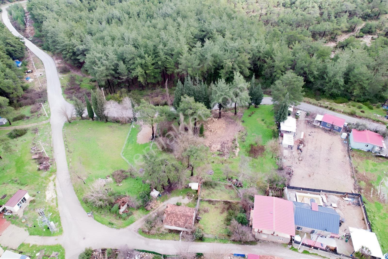 Pasifikten Menderes Deliömerde 883 M² Köy İçi İmarlı Tarla